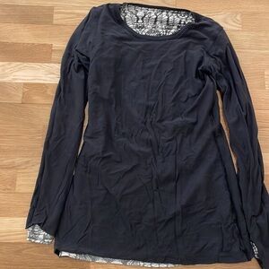 Reversible Lululemon t-shirt